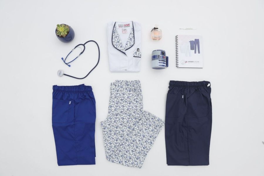 La compañía se especializa en la producción de chaquetas, pantalones, guardapolvos y ambos