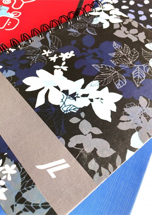 Cuaderno hojas rayadas A5 con estampa flores