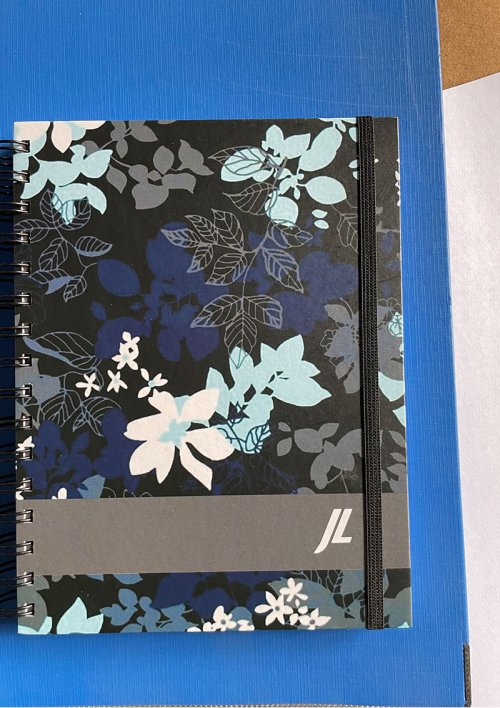 Cuaderno hojas rayadas A5 con estampa flores